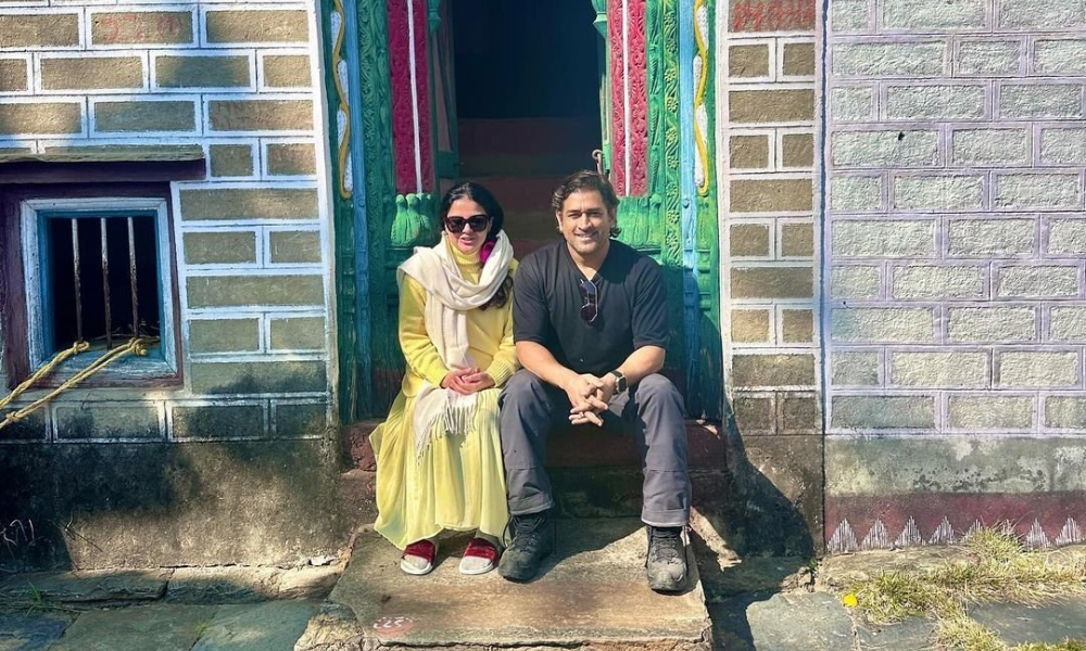 Dhoni Spotted: Sakshi shares wholesome pic with MS Dhoni, netizens call them 'cuties'
