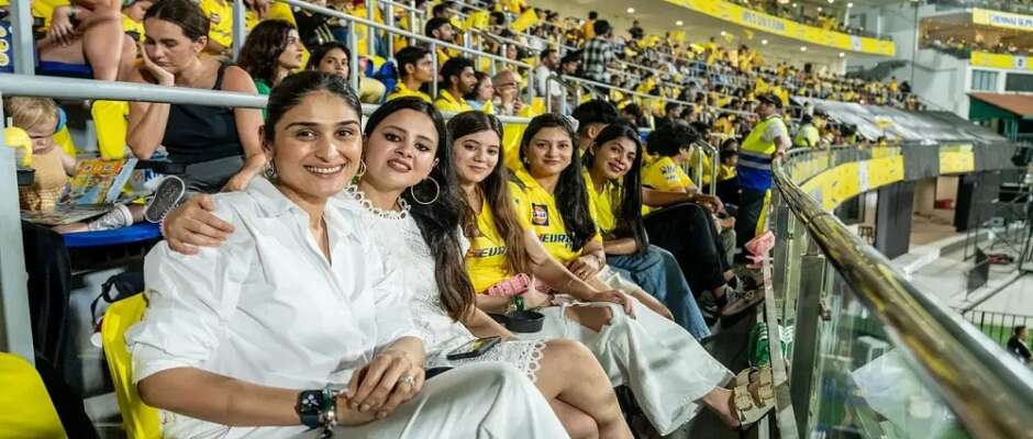 sakshi dhoni join fans