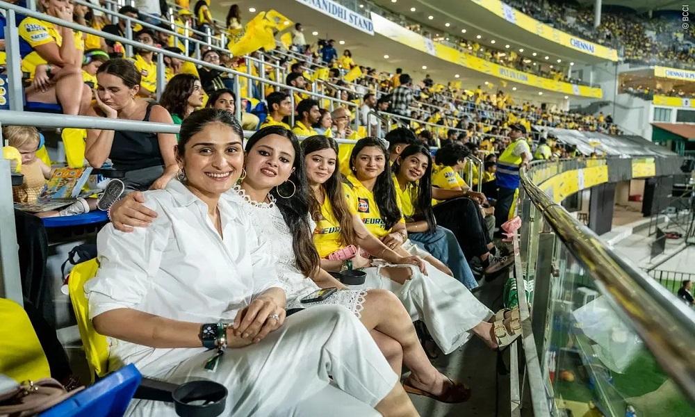 Sakshi Dhoni Joins Fans in Celebrating Vintage ‘Mahi’, Shares Heartwarming Post for Pant