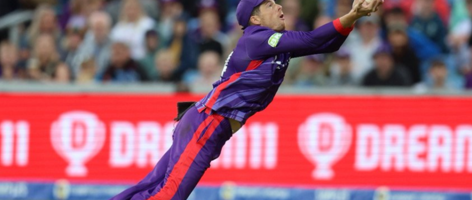 Mitchell Santner Takes a Flying Catch In The Hundred: Watch Viral Video