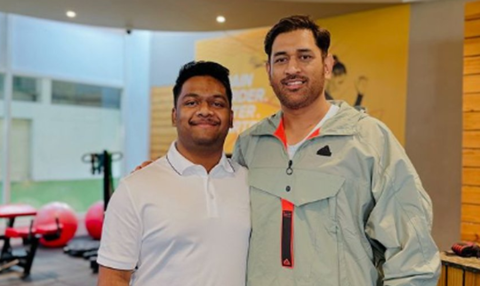 MS Dhoni Enjoys A Little Piece of Cake Celebrating Friend's Birthday at Gym