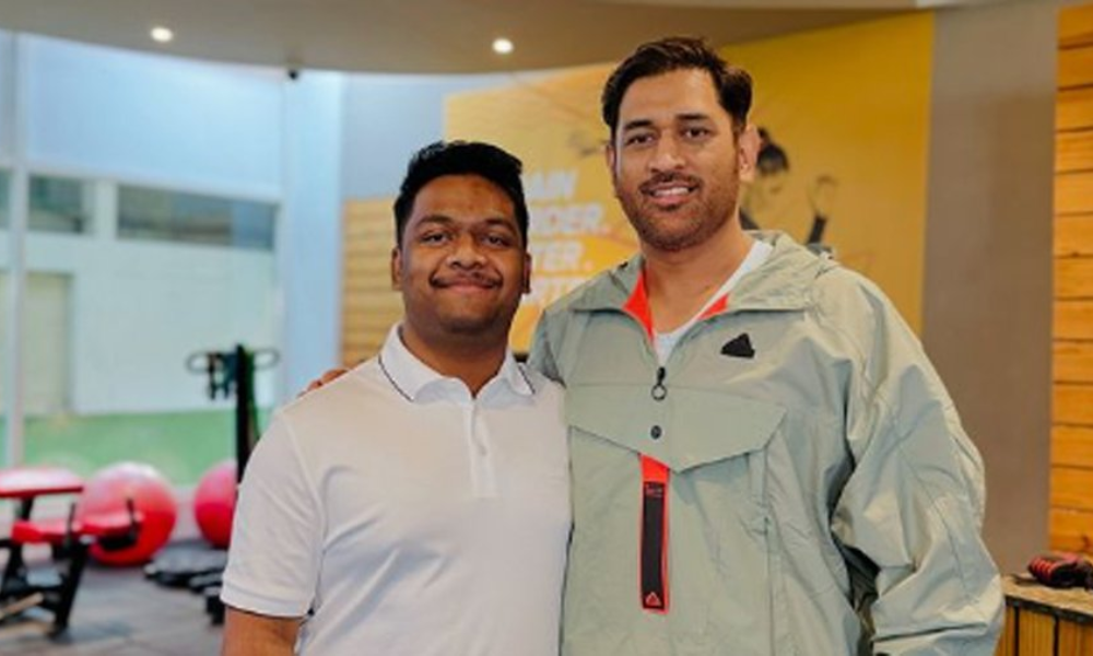 MS Dhoni Enjoys A Little Piece of Cake Celebrating Friend’s Birthday at Gym